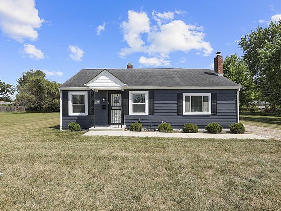 3rd image of 2564 Fairwood Ave