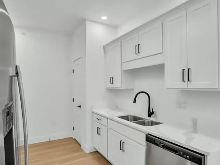 1309 N Bridge St — Photo 10