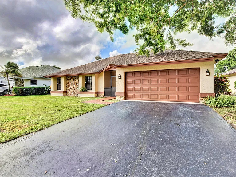 18324 181st Cir S — Photo 1