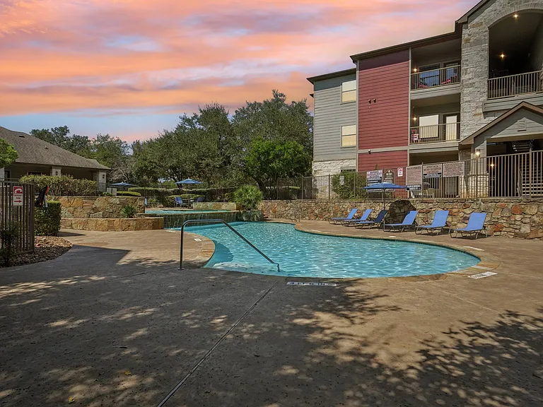 Vistas of Vance Jackson Apartments — Photo 22