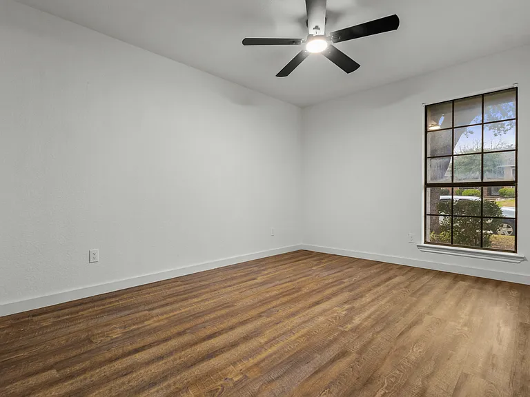 1503 Bellflower Dr — Photo 7