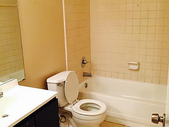 3rd image of 9700 Leawood Blvd #3/5