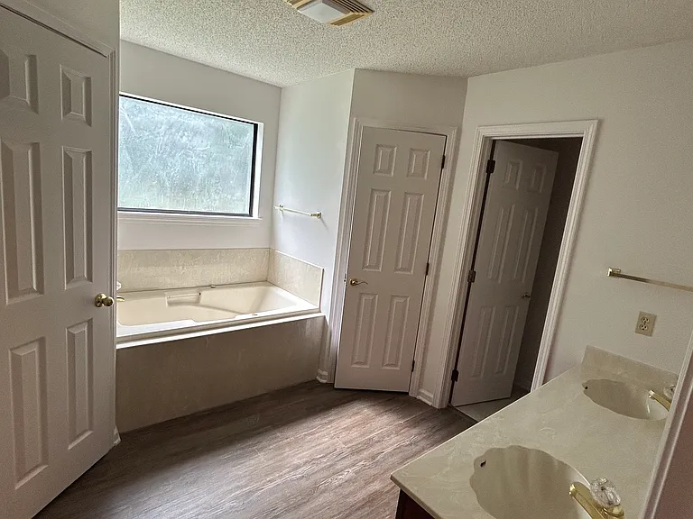 2305 Coraltree Dr — Photo 10