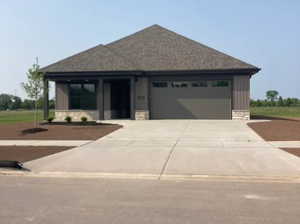 1630 N Honeysuckle Cir, De Pere, WI 54115