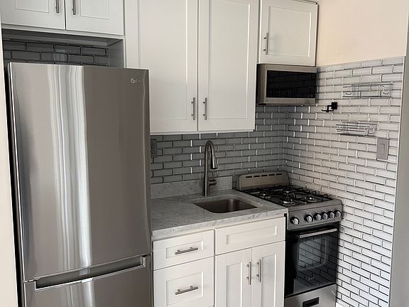 2nd image of 250 W 100th St #717