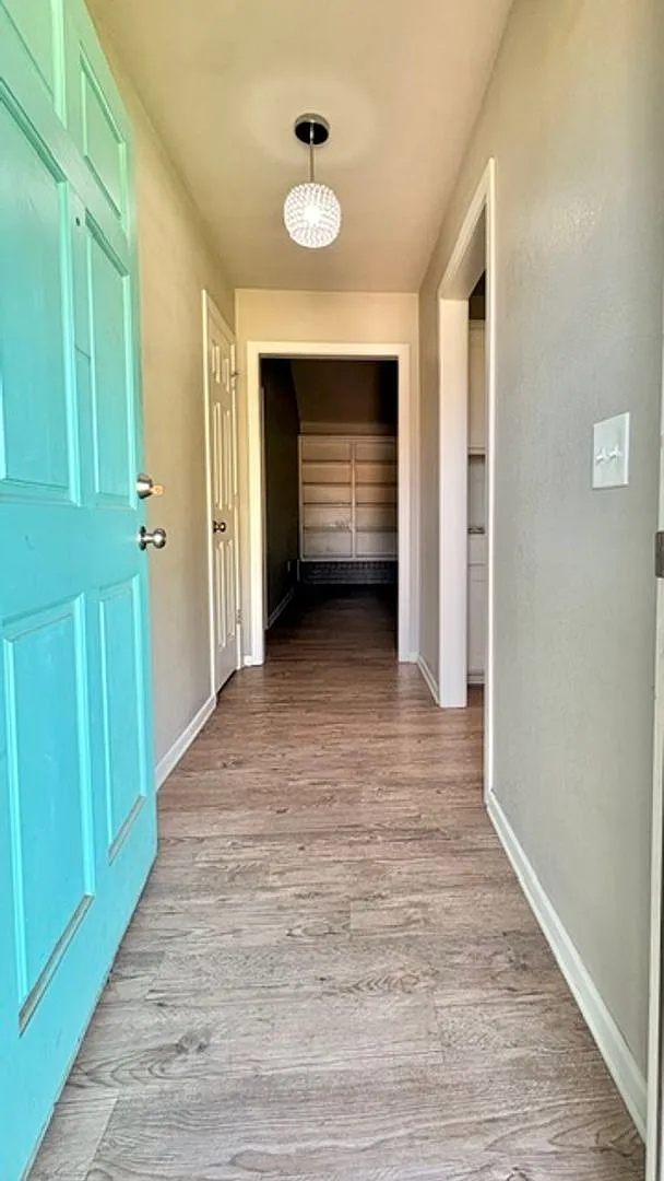 Well maintained house in great neighborhood!! Available Now! — Photo 3