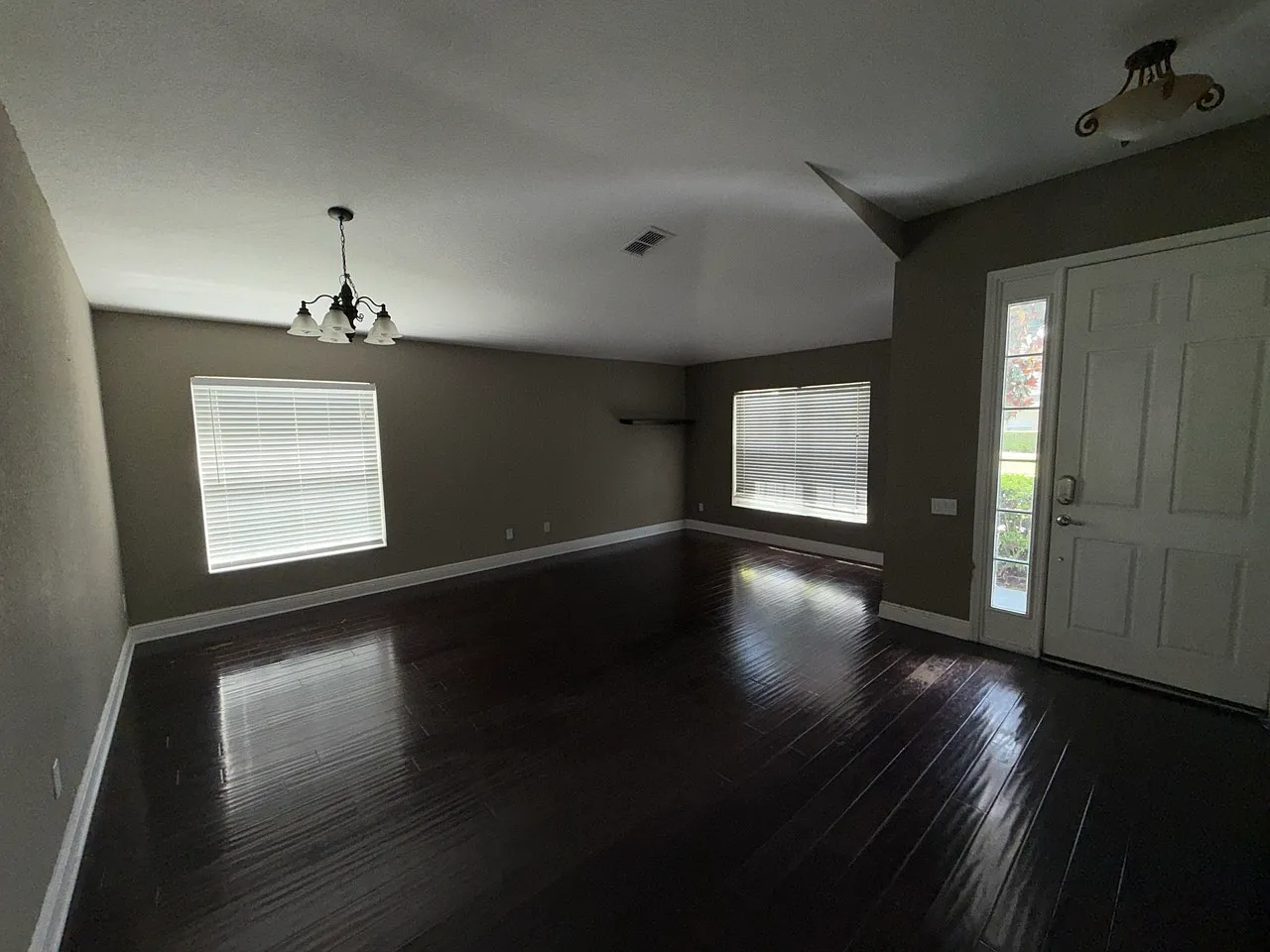 3 bed, 1831 sqft, $2,700 — Photo 4