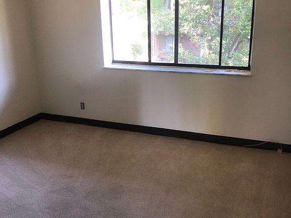5th image of 1401 Villa Dr APT E