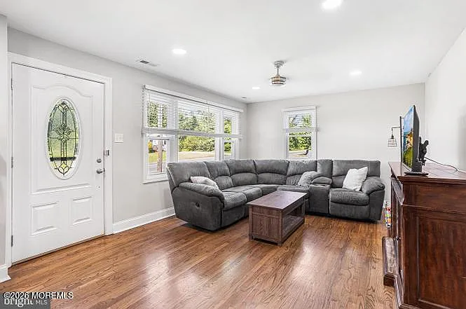 3 bed, 1040 sqft, $2,000 — Photo 3