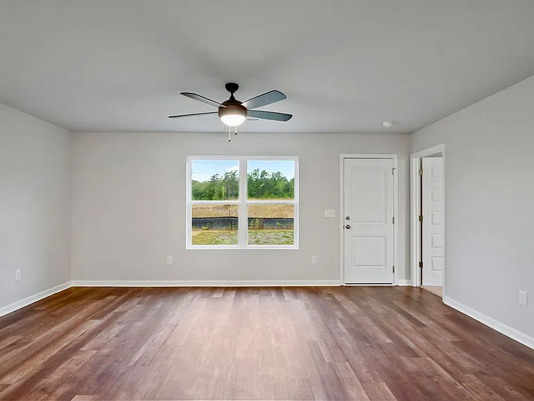 821 Ashford Dr — Photo 7