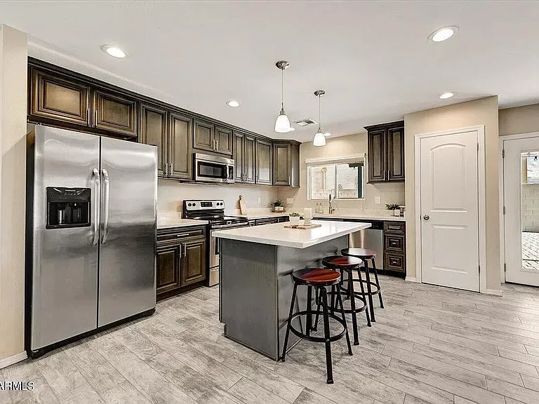 2217 N Sunset Dr — Photo 6