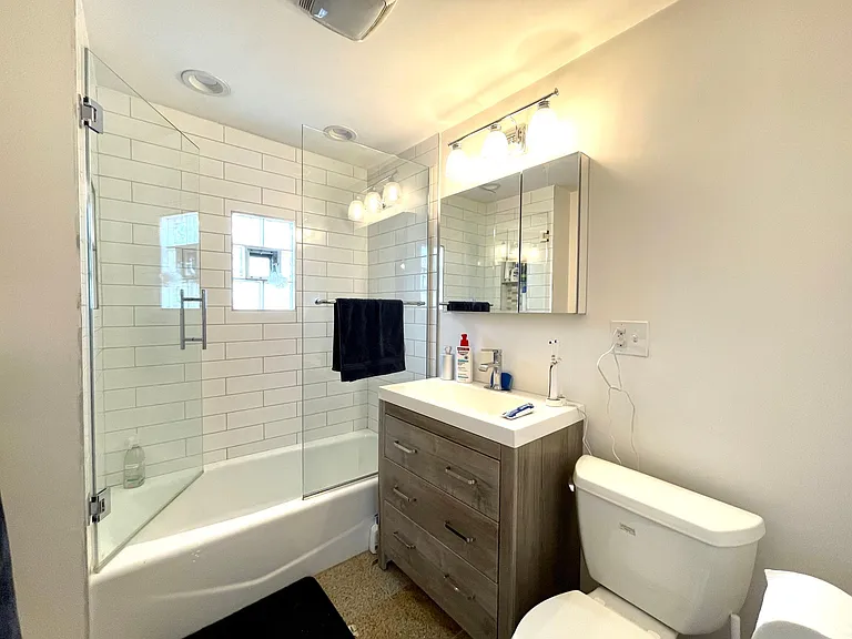 1813 N Fairfield Ave #2 — Photo 5