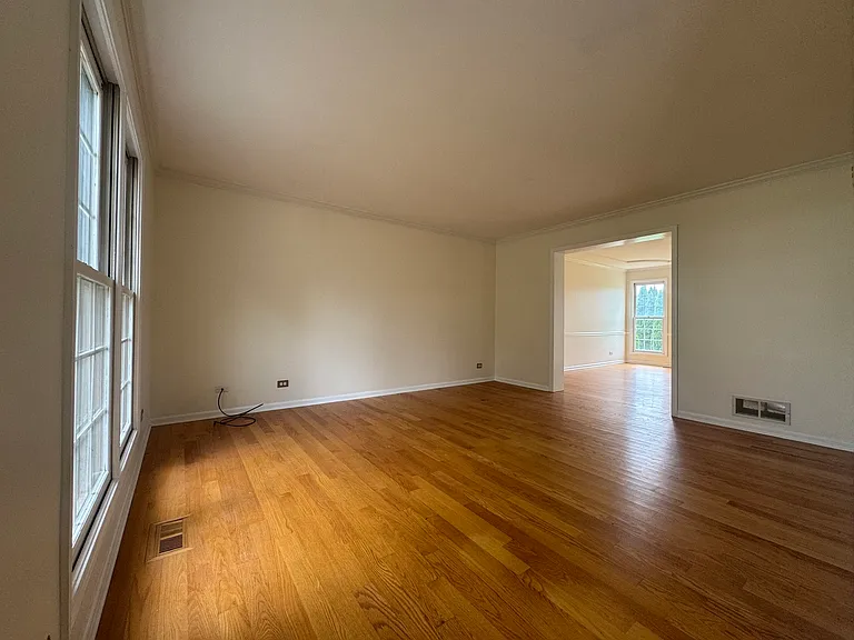 1108 Hollingswood Ave — Photo 3