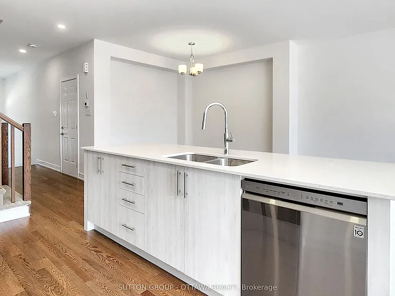 274 Darjeeling Ave — Photo 12