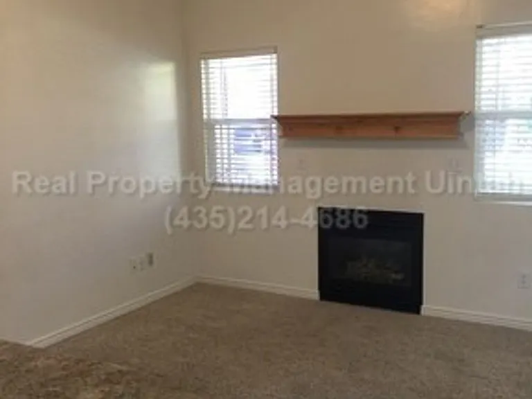 419 E 600 S #H — Photo 2