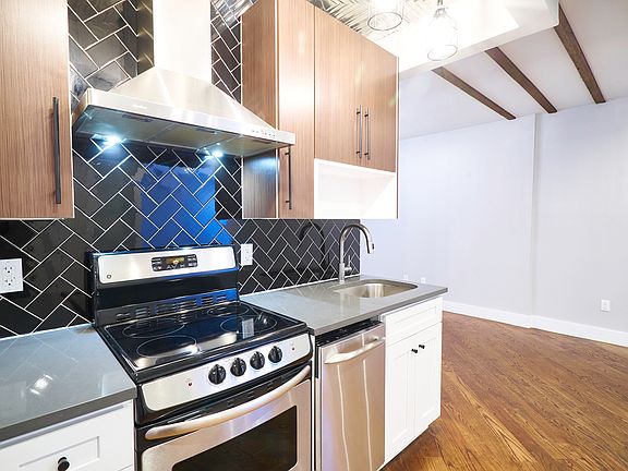 3rd image of 35 Claver Pl #B4