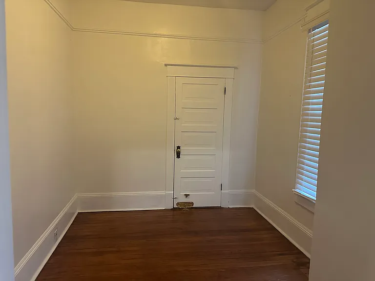 701 Brookstown Ave #B — Photo 4