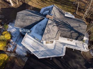 16 Fishermans Cv, Mount Sinai, NY 11766