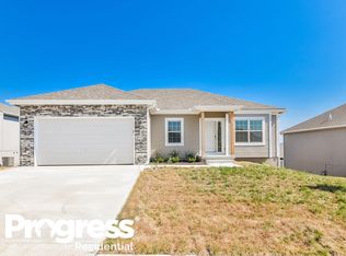 1206 NW Hilltop Ln, Grain Valley, MO 64029