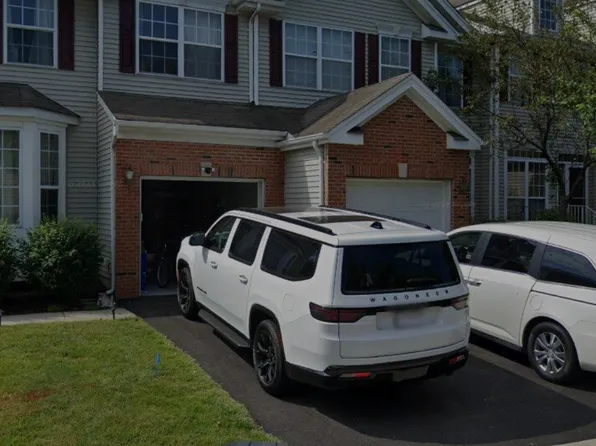 10 Boehm Dr, Parlin, NJ 08859