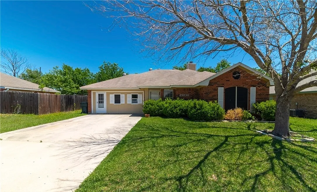 4 bed, 2.0 bath, 1700 sqft, $1,527 — Photo 1