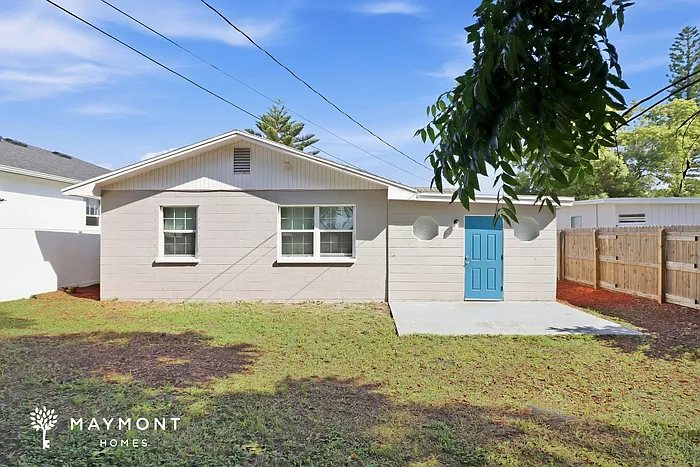 3 bed, 2.0 bath, 1321 sqft, $2,395 — Photo 3