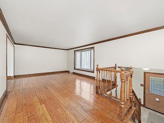 3rd image of 15100 Crescent Green Dr