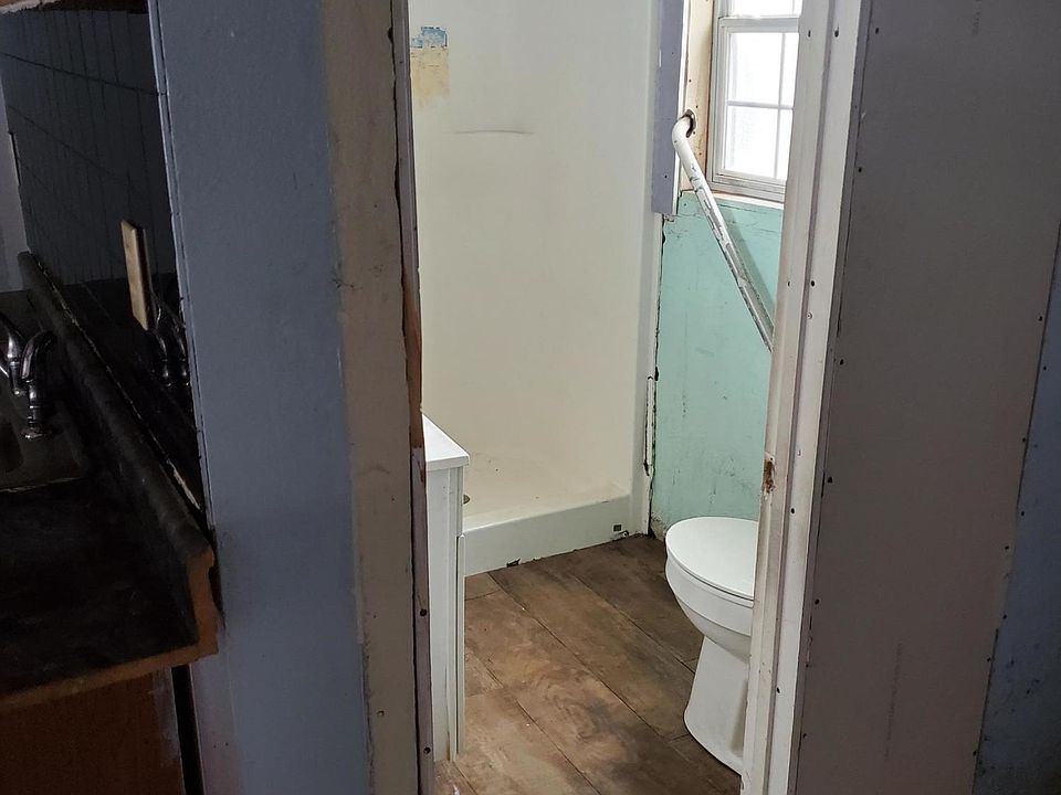 1st image of 3615 SE 15th Ave