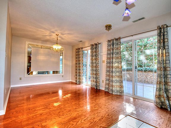 5th image of 119 Bay Club Cir