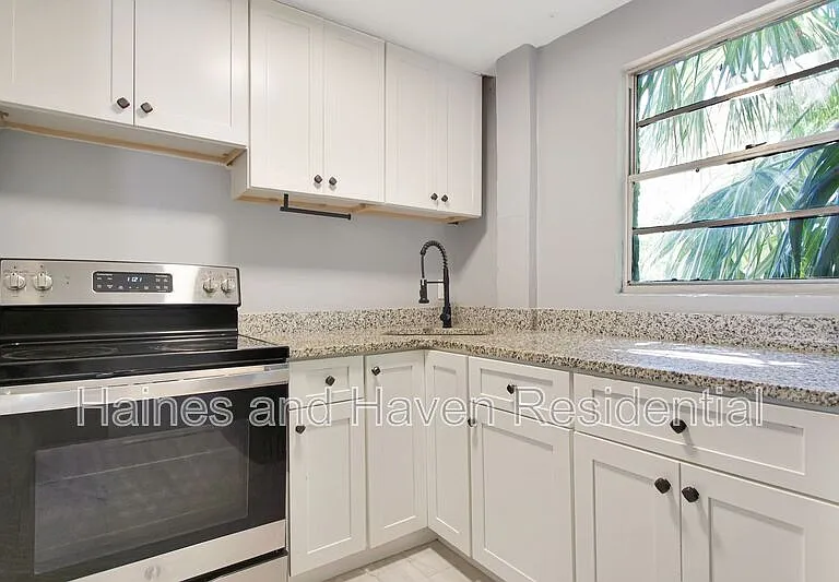669 Avenue B NW #10 — Photo 5