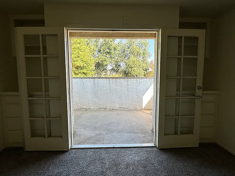 4527 W Providence Ave — Photo 11