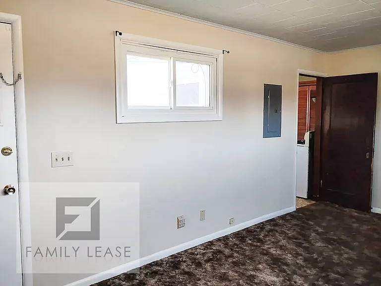 110 W New St — Photo 28
