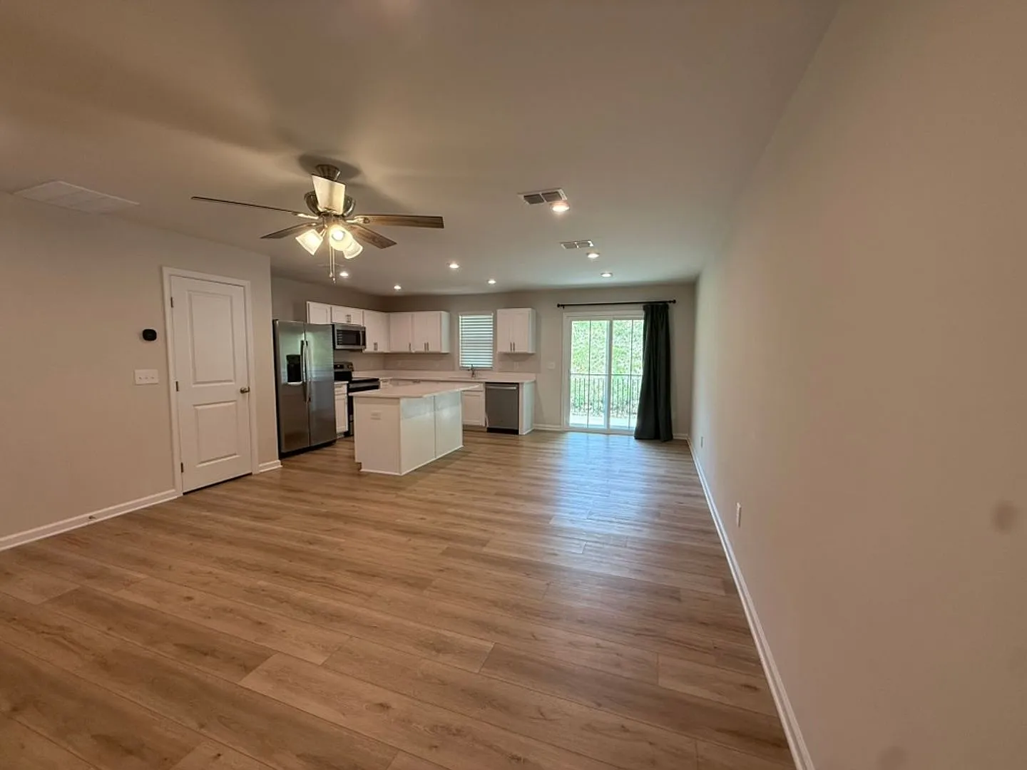Modern 3-Bedroom Townhome in Arden Woods — Photo 2
