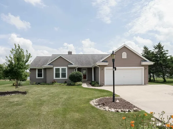 320 Pleasant St, Eagle, WI 53119