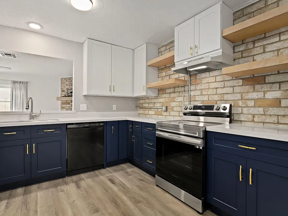 kitchen view of sink, dishwasher, stove