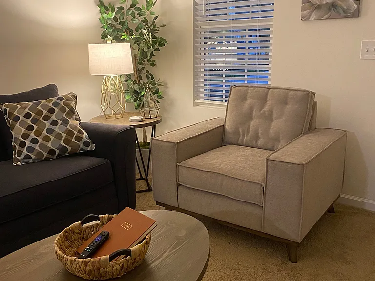 1813 Alyssum Pl — Photo 4