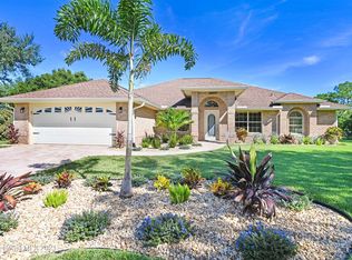 1697 Country Cove Cir, Malabar, FL 32950