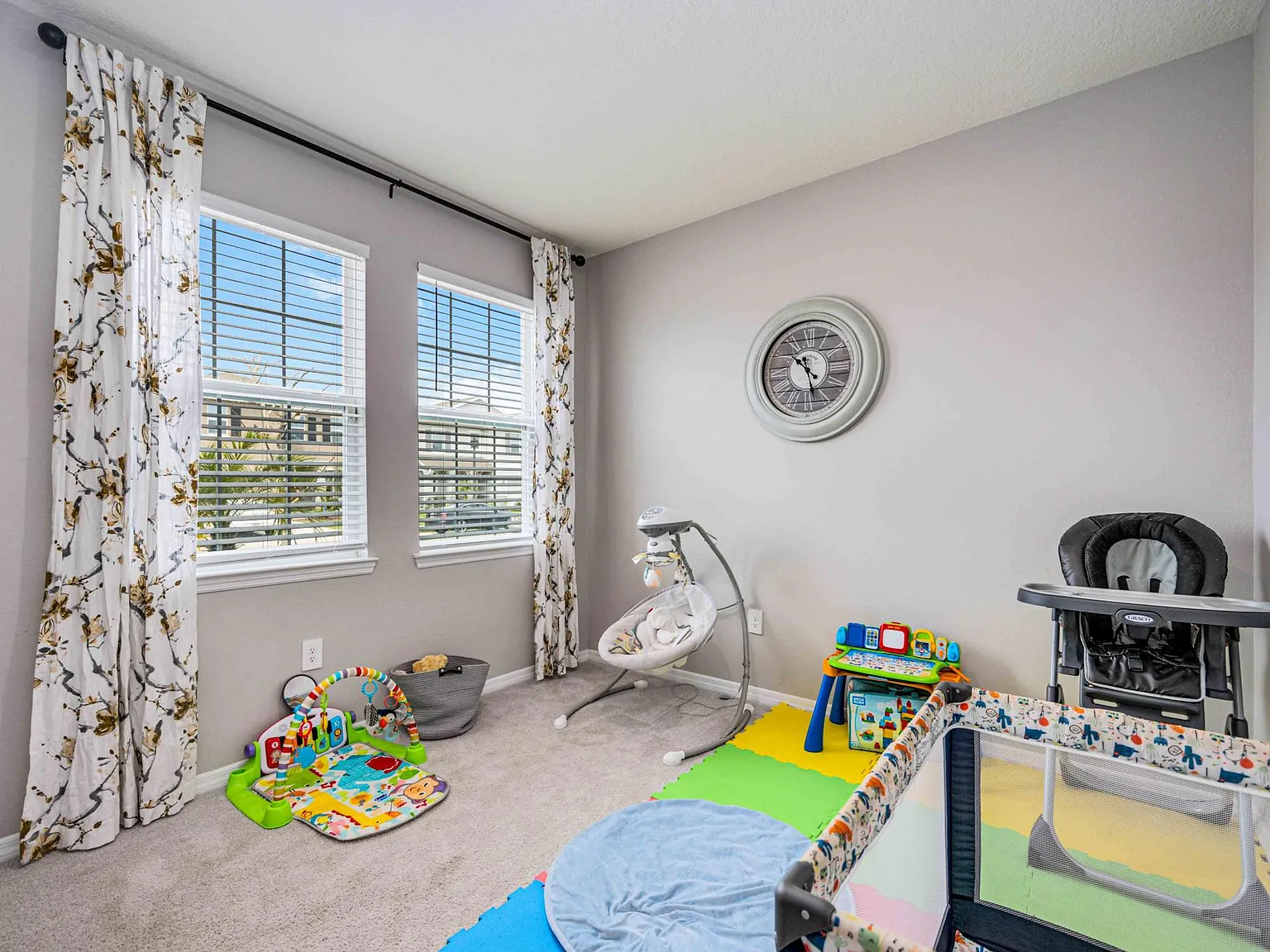 4 bed, 2756 sqft, $3,200 — Photo 3