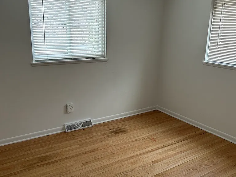 118 W Lawrence Ave — Photo 26