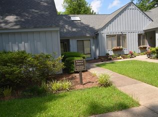 121 Woodridge Rd APT 101, Greenwood, SC 29646