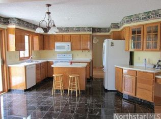 9114 Overlook Ln, Champlin, MN 55316