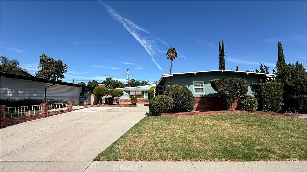 3 bed, 1900 sqft, $4,800 — Photo 1