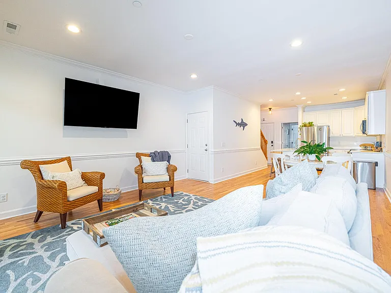 81 Sandbar Ln #27 — Photo 4