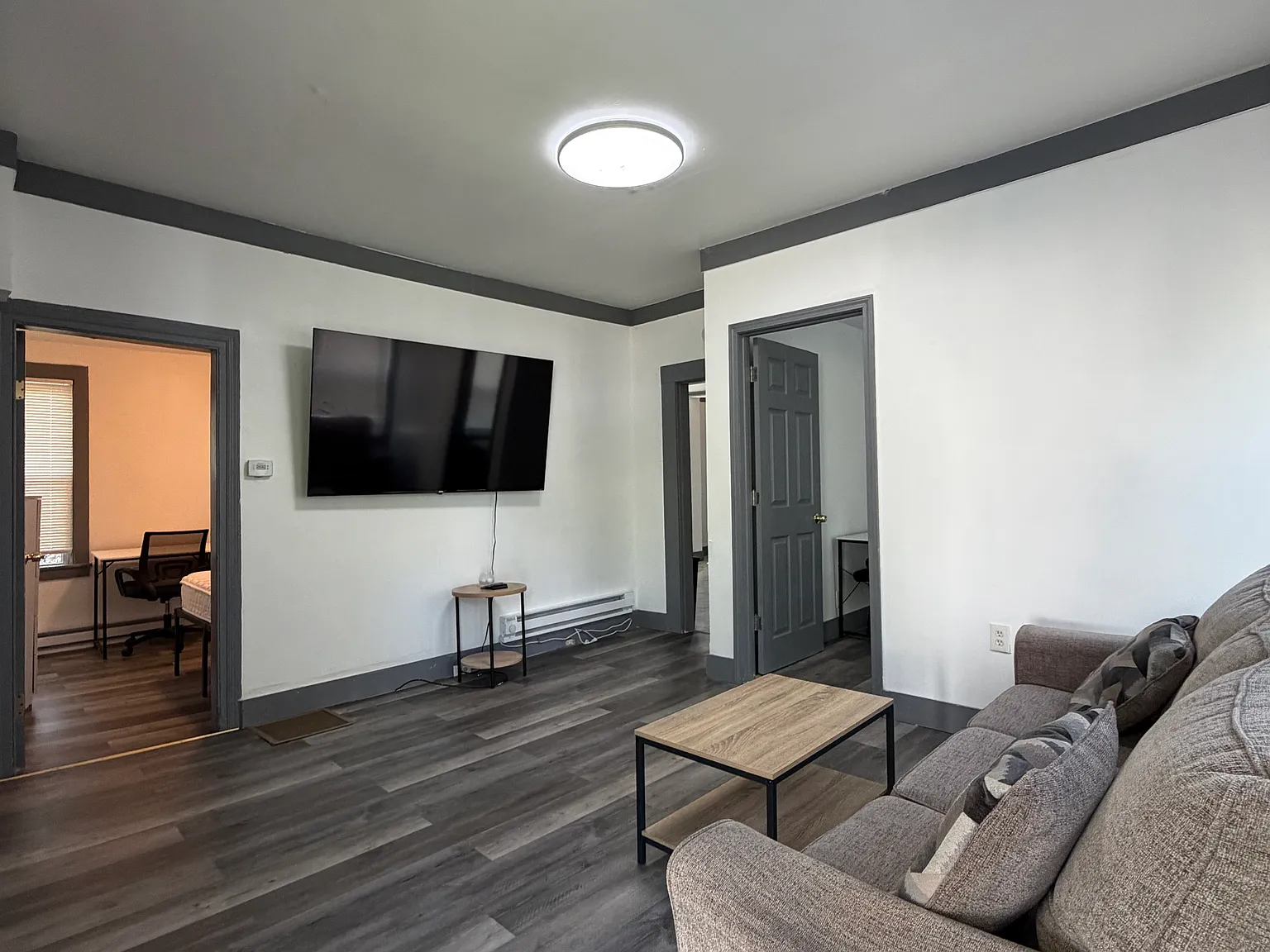 3 bed, 1.5 bath, 1250 sqft, $2,400 — Photo 3