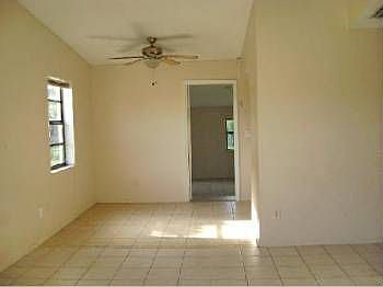 1st image of 909 Roberts Blvd
