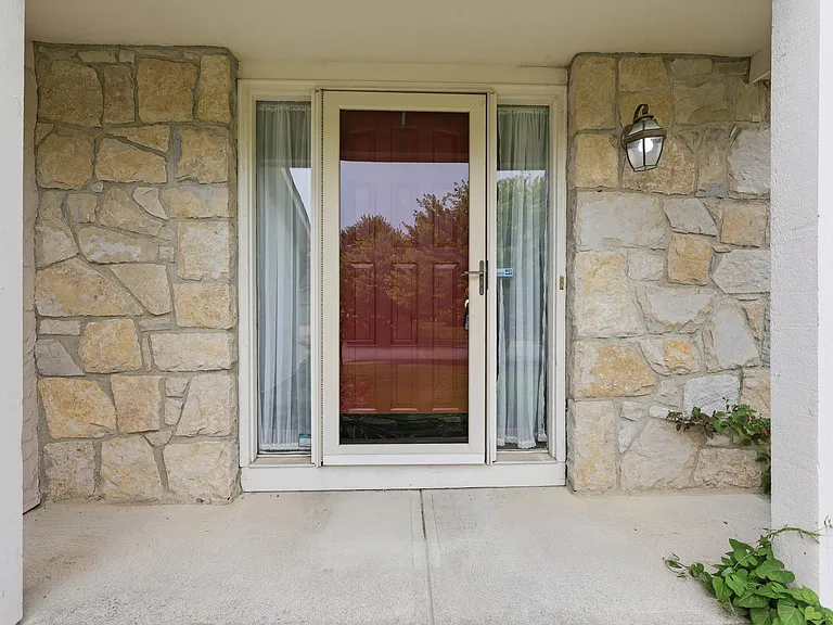 205 Brownsfell Dr — Photo 3