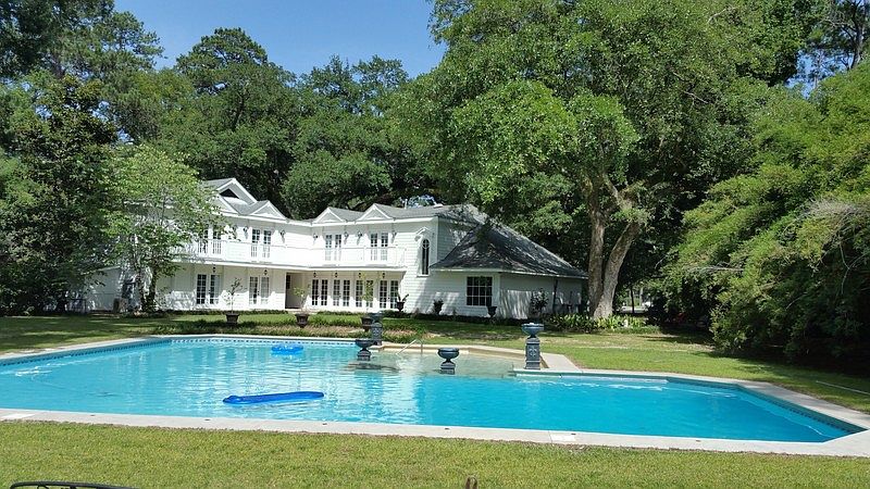 1st image of 131 Riverwood Dr
