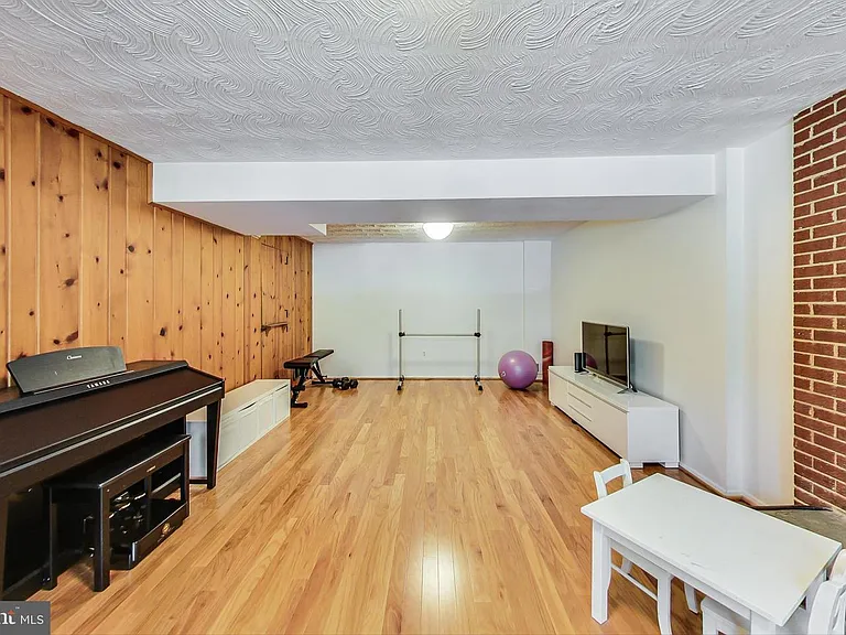 6515 E Halbert Rd — Photo 6