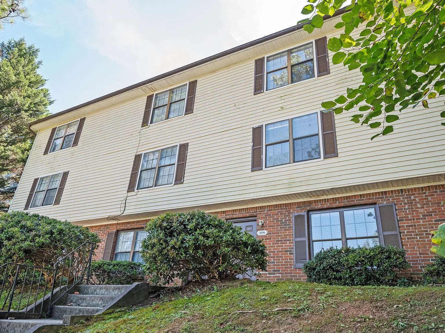3092 - 3098 Destin Circle - 3 — Photo 4