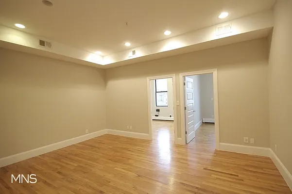 Rented by MNS | media 8